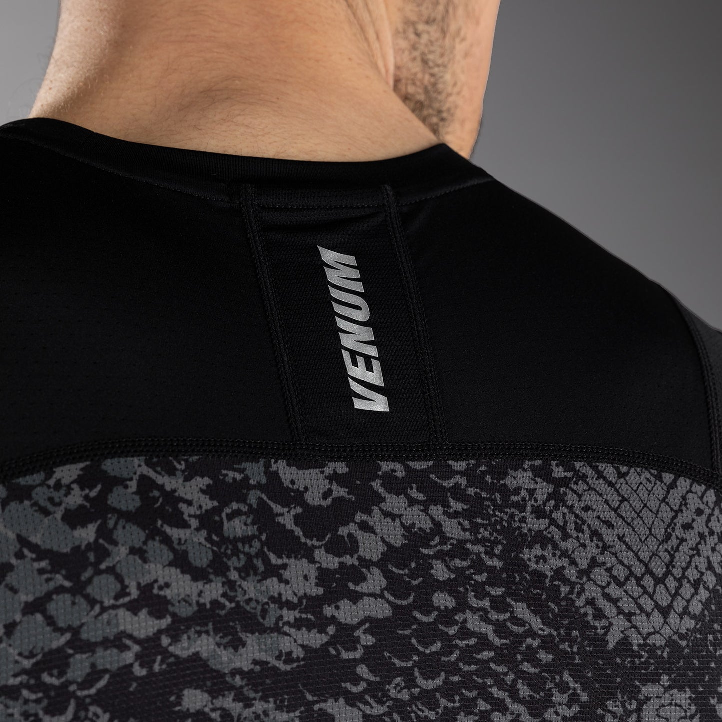 Rashguard Sans Manches Venum G-Fit Scales – Noir/Gris Charbon