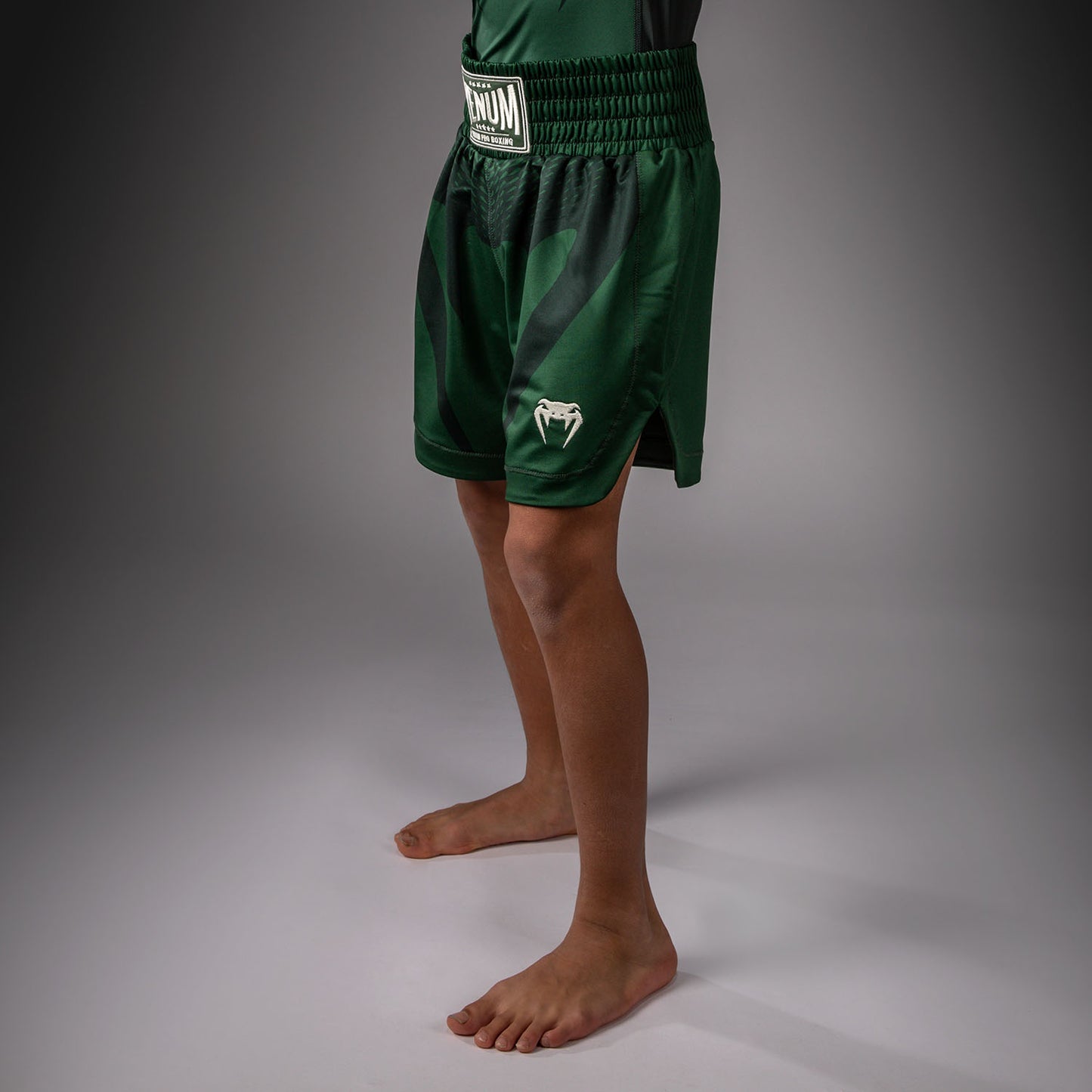 Short de Boxe Enfant Venum Attack - Vert Forêt/Blanc Cassé - product-type_Shorts de boxe
