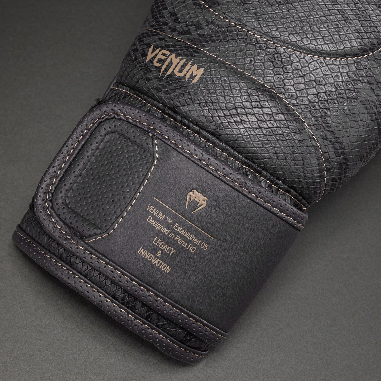 Gants de Boxe Venum Impact Evo Scales – Gris Foncé - product-type_Gants de boxe