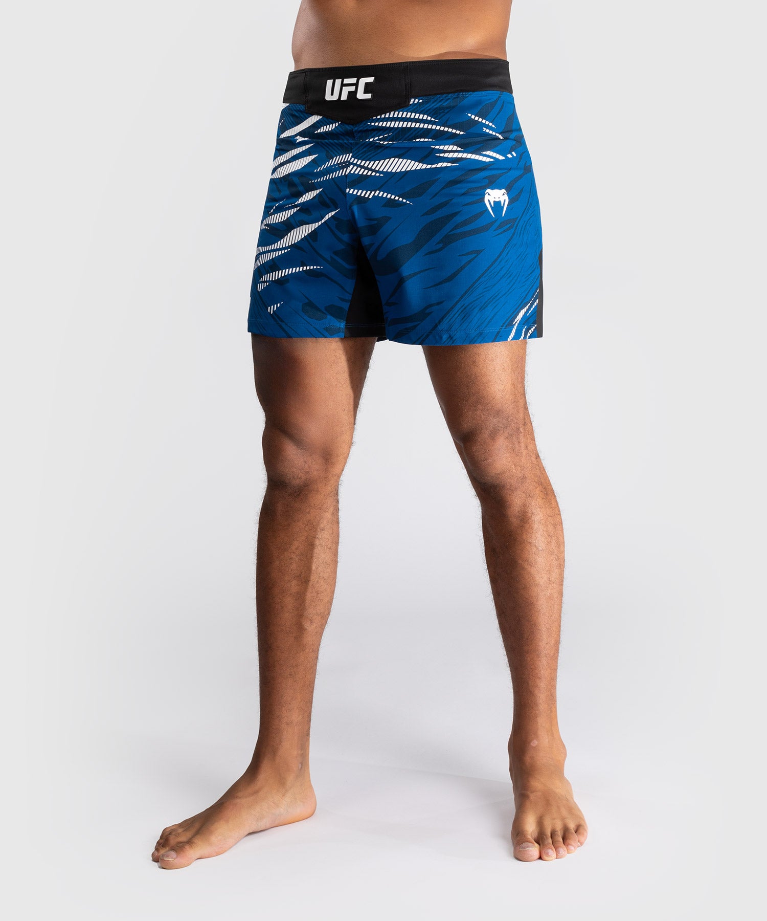 Shorts de Combat pour Hommes UFC Fusion by Venum Personnalisé Authentic Fight Night - Coupe Courte - Bleu - product-type_Shorts de MMA