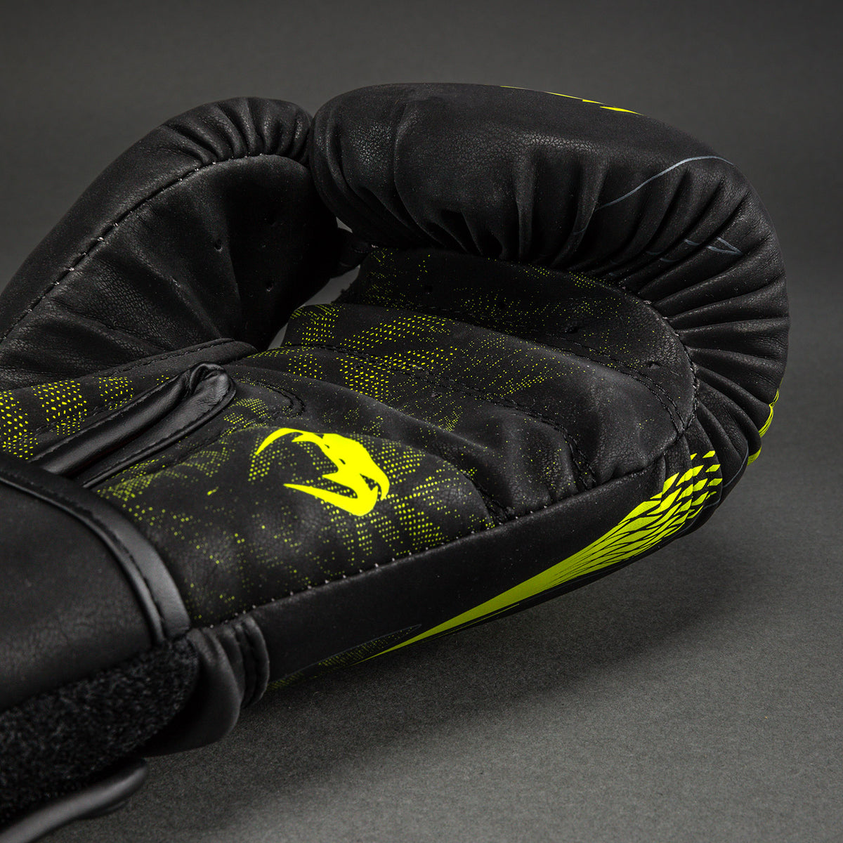 Gants de boxe Impact Venum Amazonia Reborn - Noir/Vert