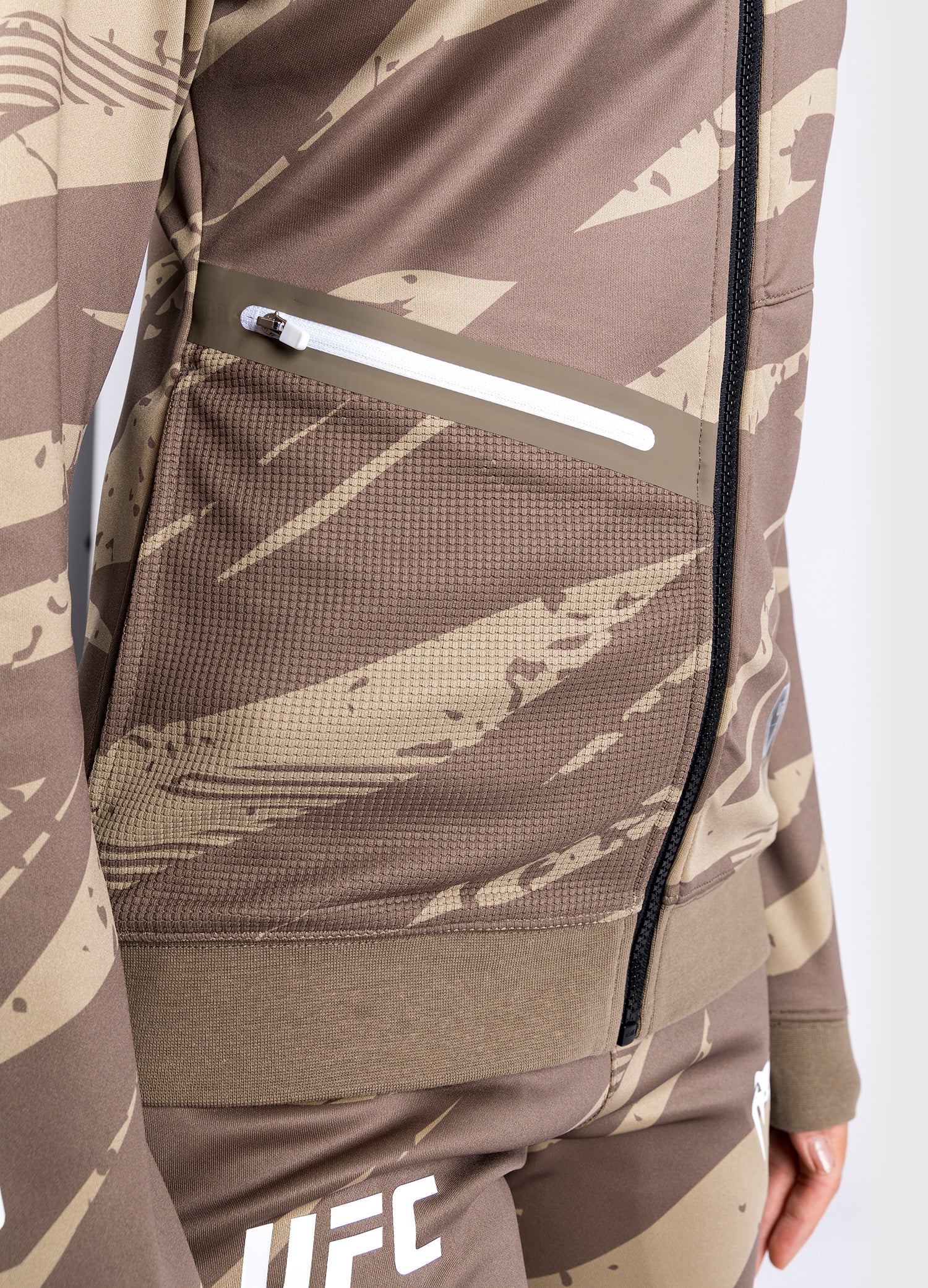 Veste À Capuche Zippé pour Femmes UFC Adrenaline by Venum Fight Week - Desert Camo - product-type_Sweatshirts