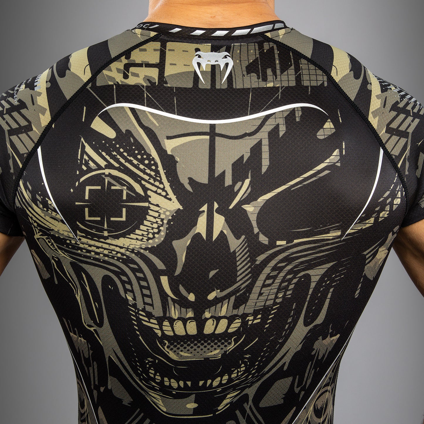Rashguard à manches courtes Venum Invader - Noir/Sable