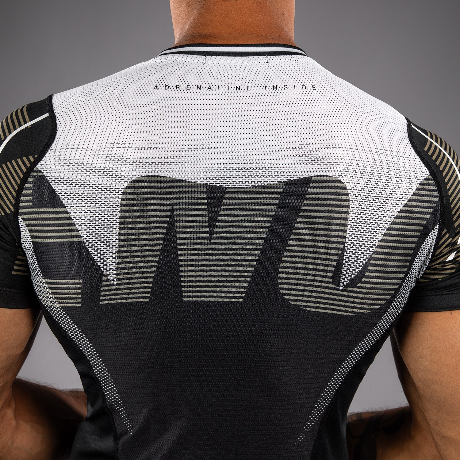 Rashguard Manches Courtes Venum Adrenaline – Noir/Sable - product-type_T-Shirts de Compression