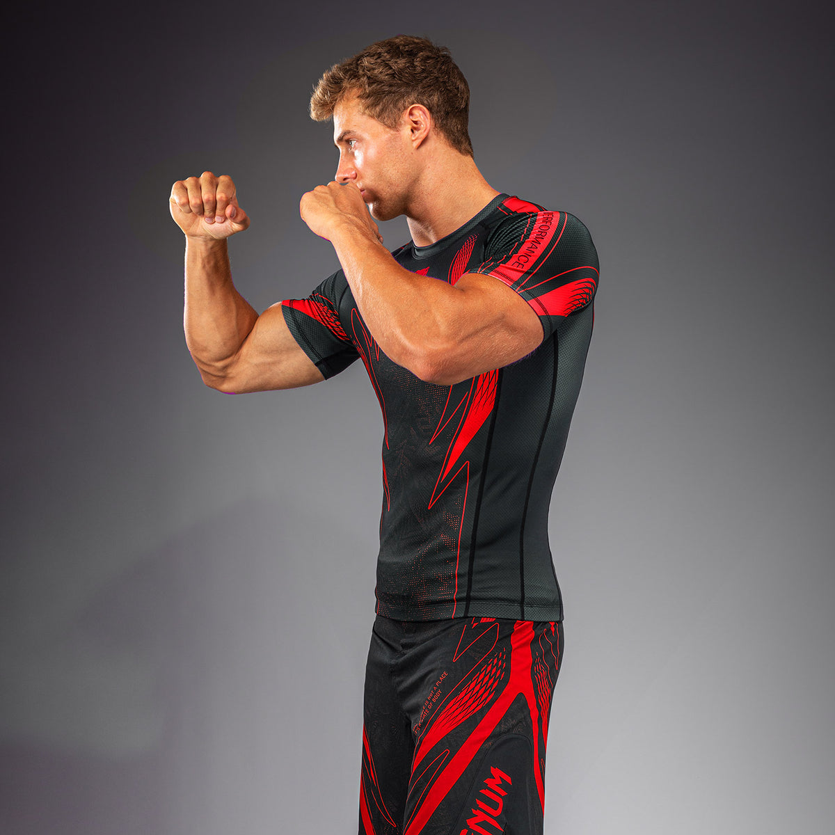 Rashguard à manches courtes Venum Amazonia Reborn - Noir/Rouge