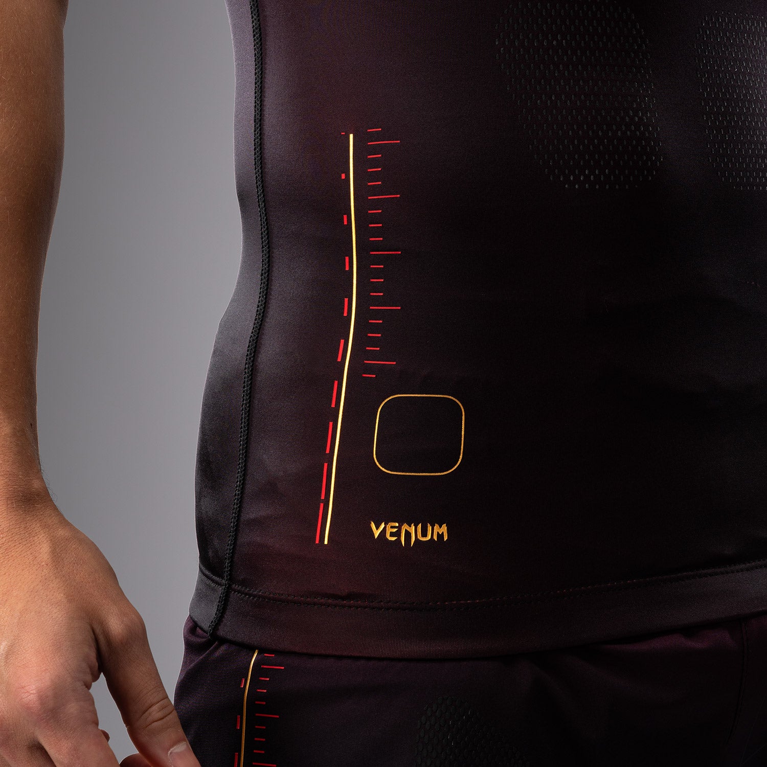 Rashguard Manches Courtes Venum Tactical XT- Noir/Bordeaux/Or - product-type_T-Shirts de Compression