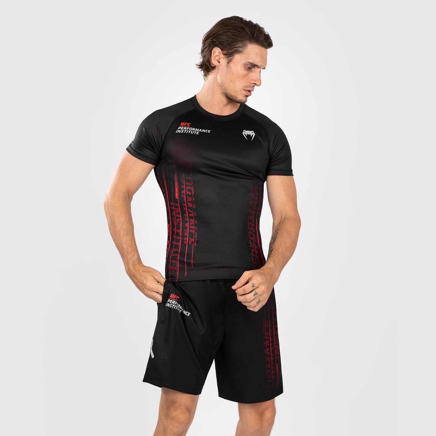 Rashguard à manches courtes pour hommes UFC Venum Performance Institute 2.0 - Noir/Rouge - product-type_T-Shirts de Compression
