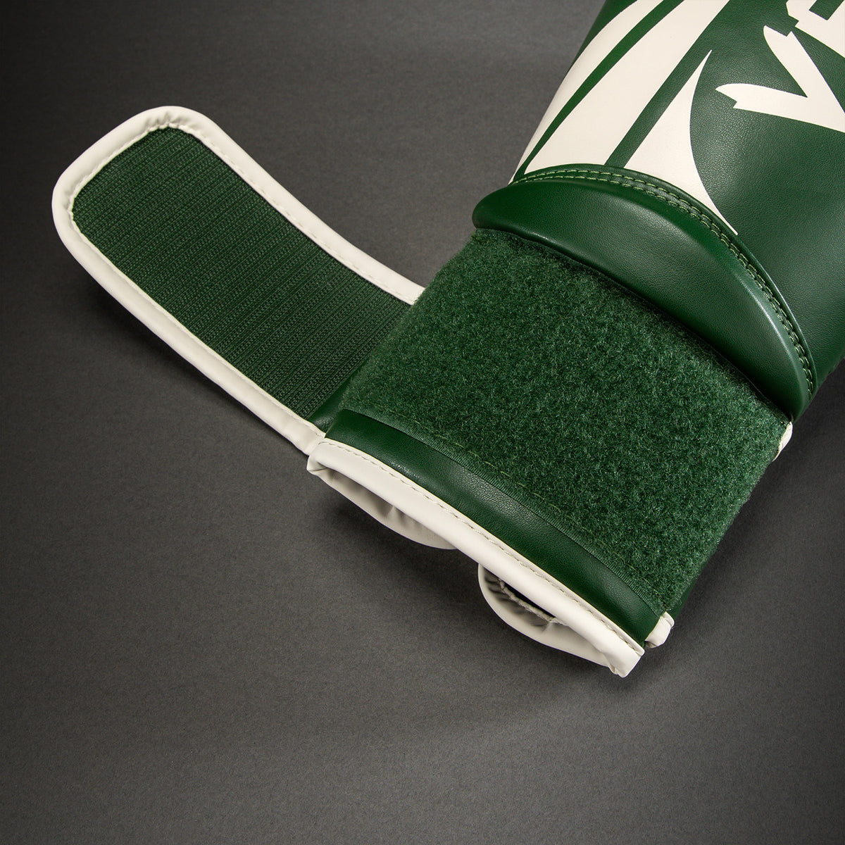 Gants de boxe Venum Challenger 2.5 - Kaki/Blanc cassé