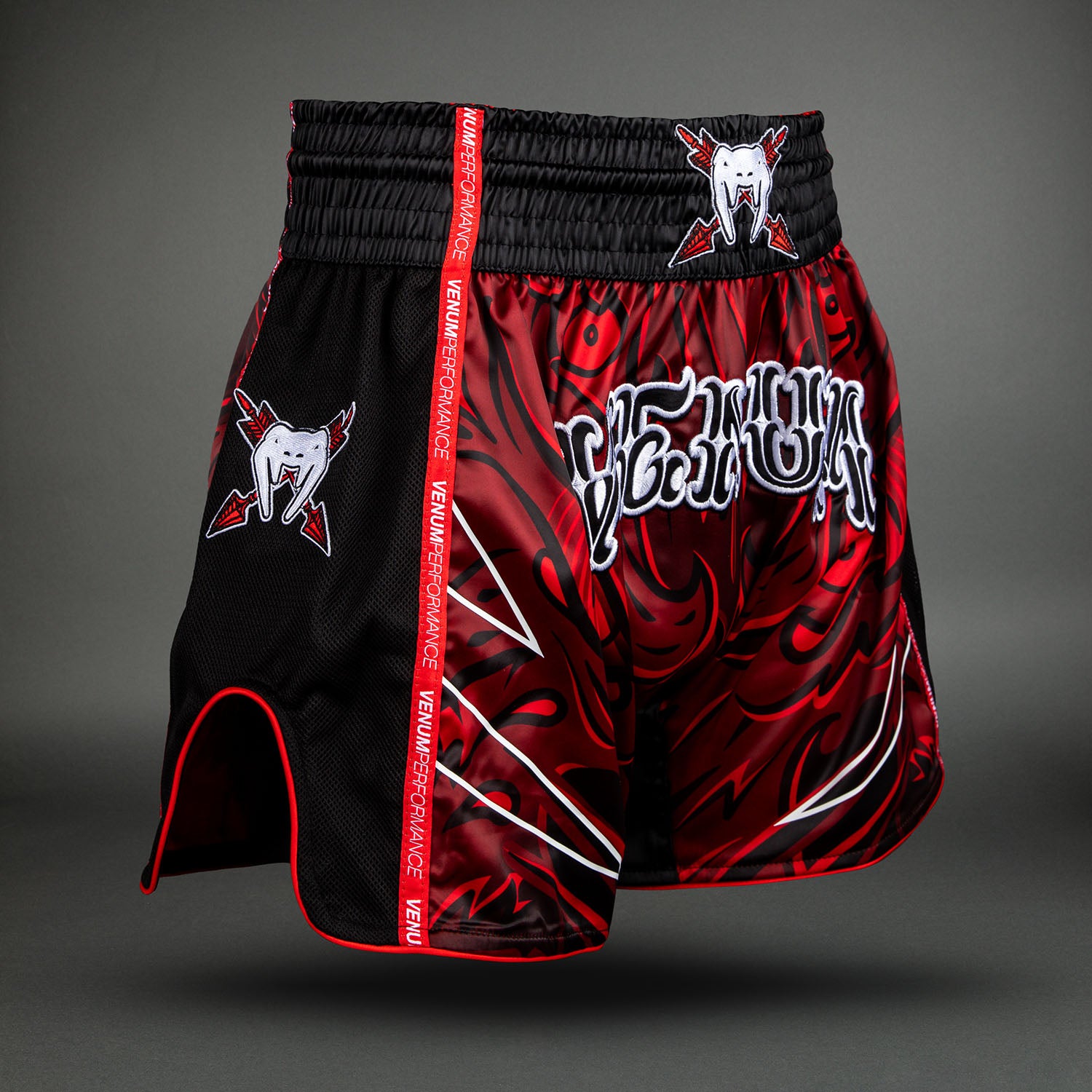 Short de Muay Thaï Venum Wolf Atak – Noir/Rouge - product-type_Shorts de Muay Thai
