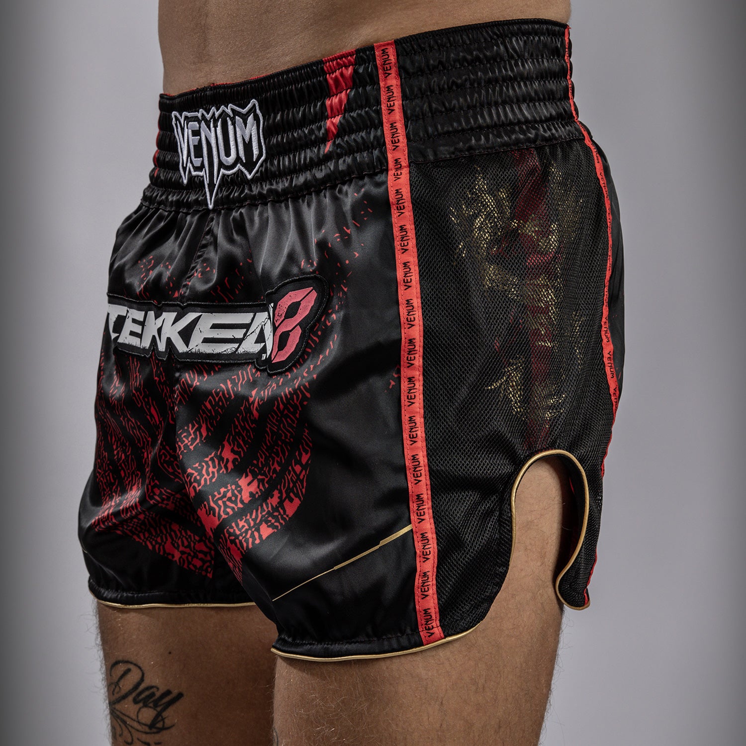 Short de Muay Thai Venum x TEKKEN 8 - Marshall Law - Noir/Rouge/Or - product-type_Shorts de Muay Thai