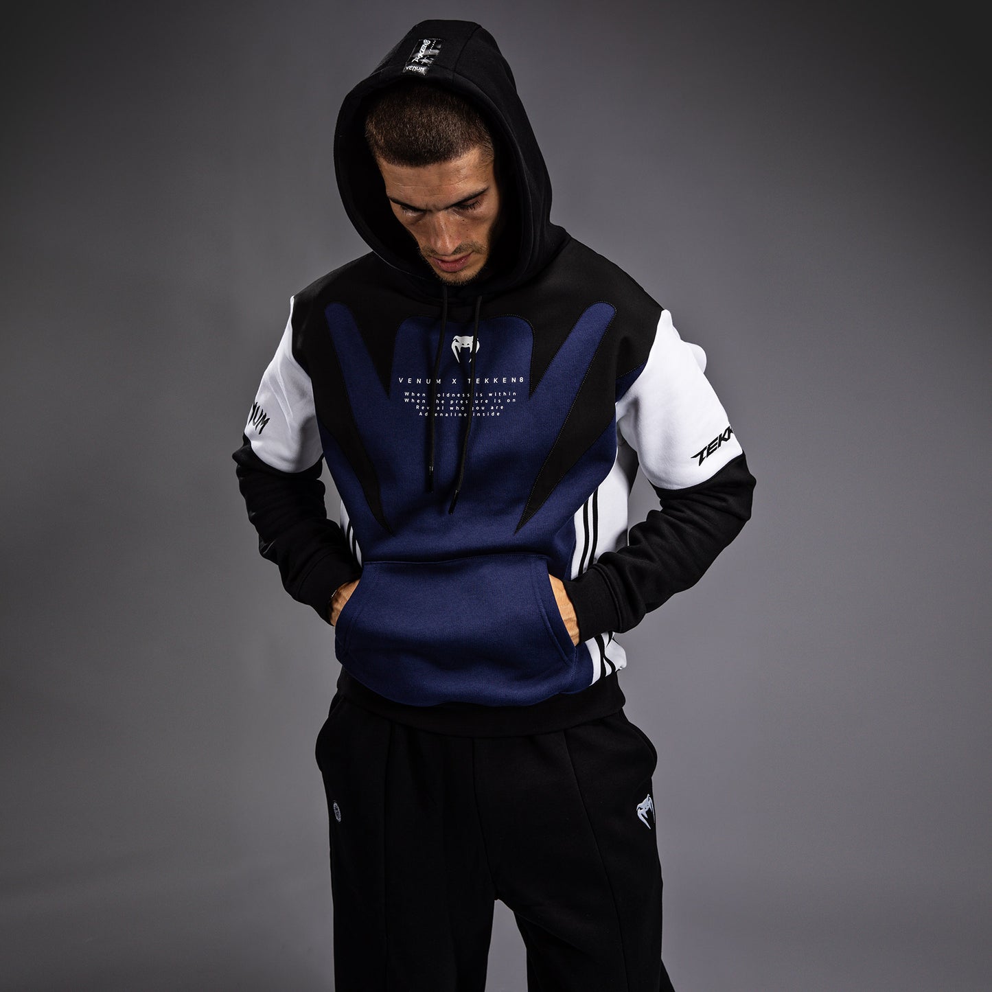 Sweatshirt à capuche Venum x TEKKEN 8 - Jin Kazama - Bleu/Noir/Blanc - product-type_Sweatshirts