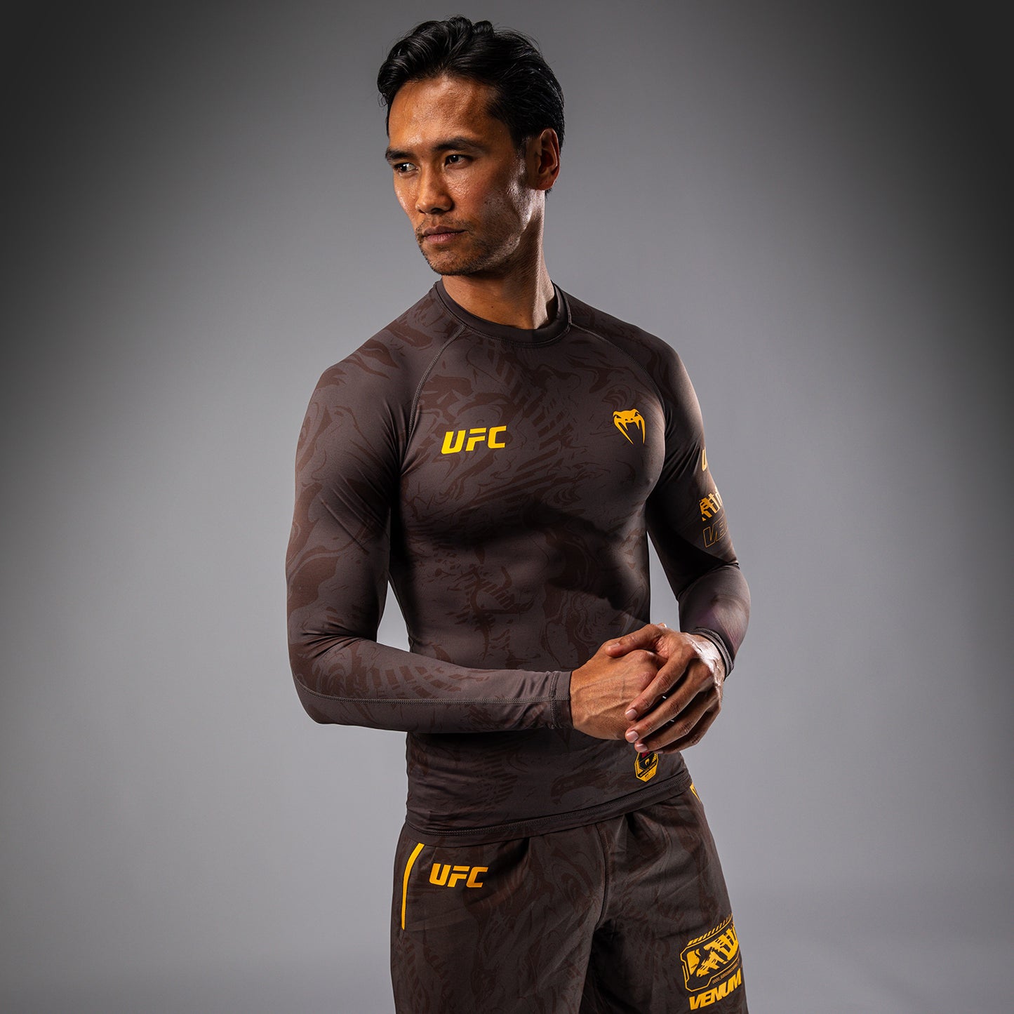 Rashguard Performance à Manches Longues pour Hommes UFC Fusion by Venum Fight Week - Marron Terrestre - product-type_T-Shirts de Compression