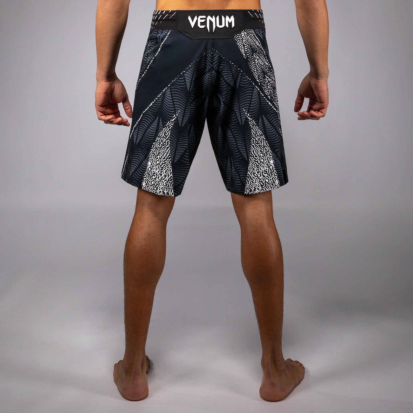 Short de combat coupe longue Homme UFC Zenith by Venum Authentic Fight Night - Noir - product-type_Shorts de MMA