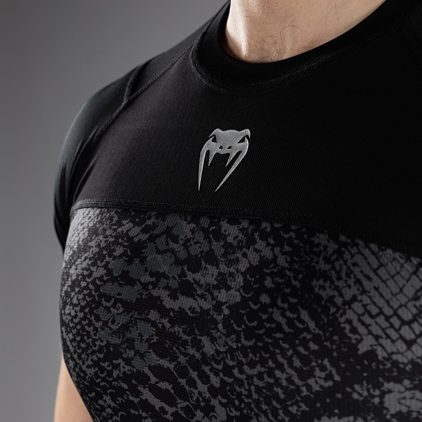 Rashguard à Manches Courtes Venum G-Fit Scales – Noir/Gris Charbon