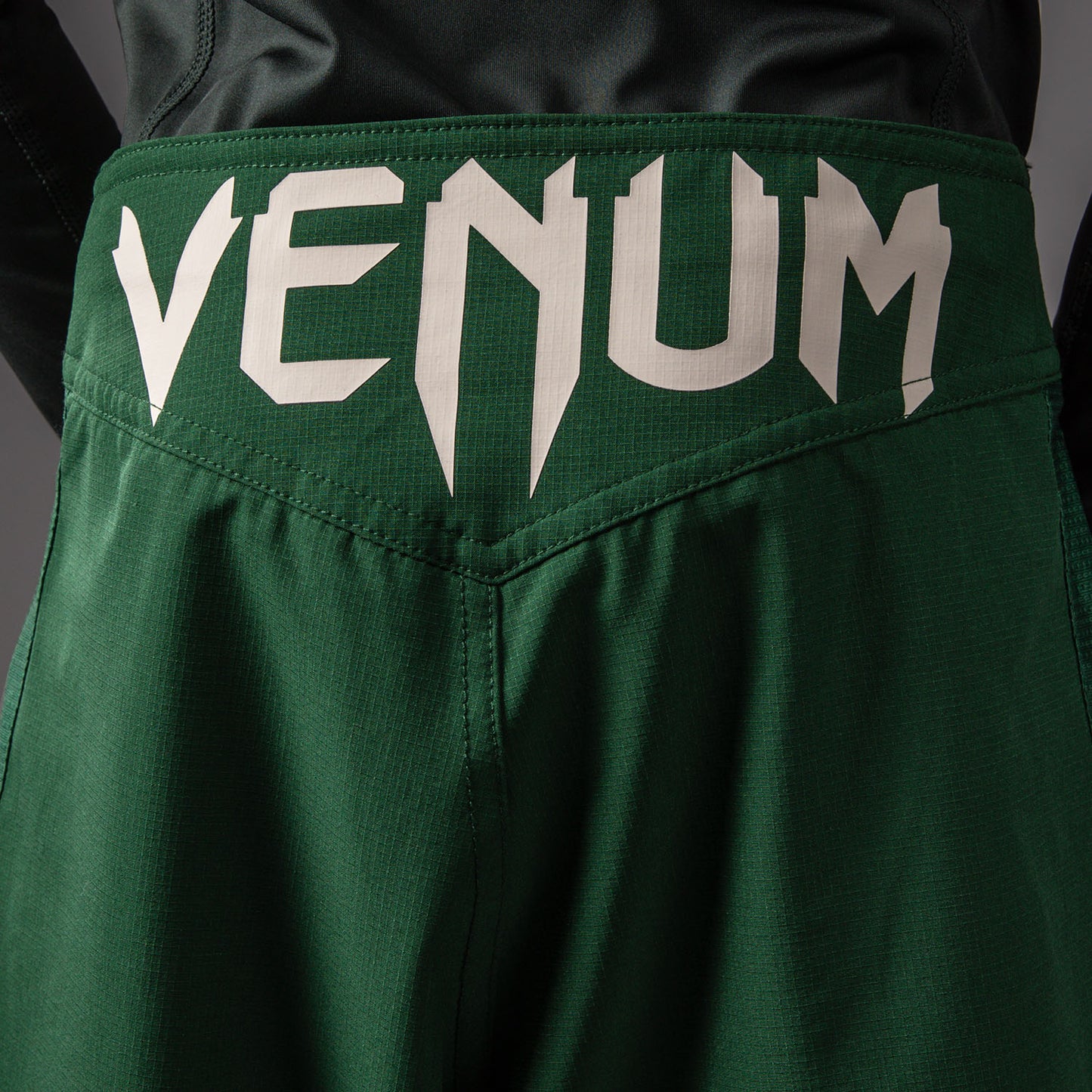 Short de Combat Enfant Venum Attack - Vert Forêt/ Blanc Cassé - product-type_Shorts de MMA