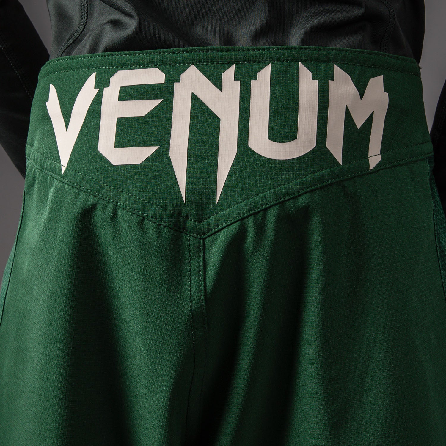 Short de Combat Enfant Venum Attack - Vert Forêt/ Blanc Cassé - product-type_Shorts de MMA