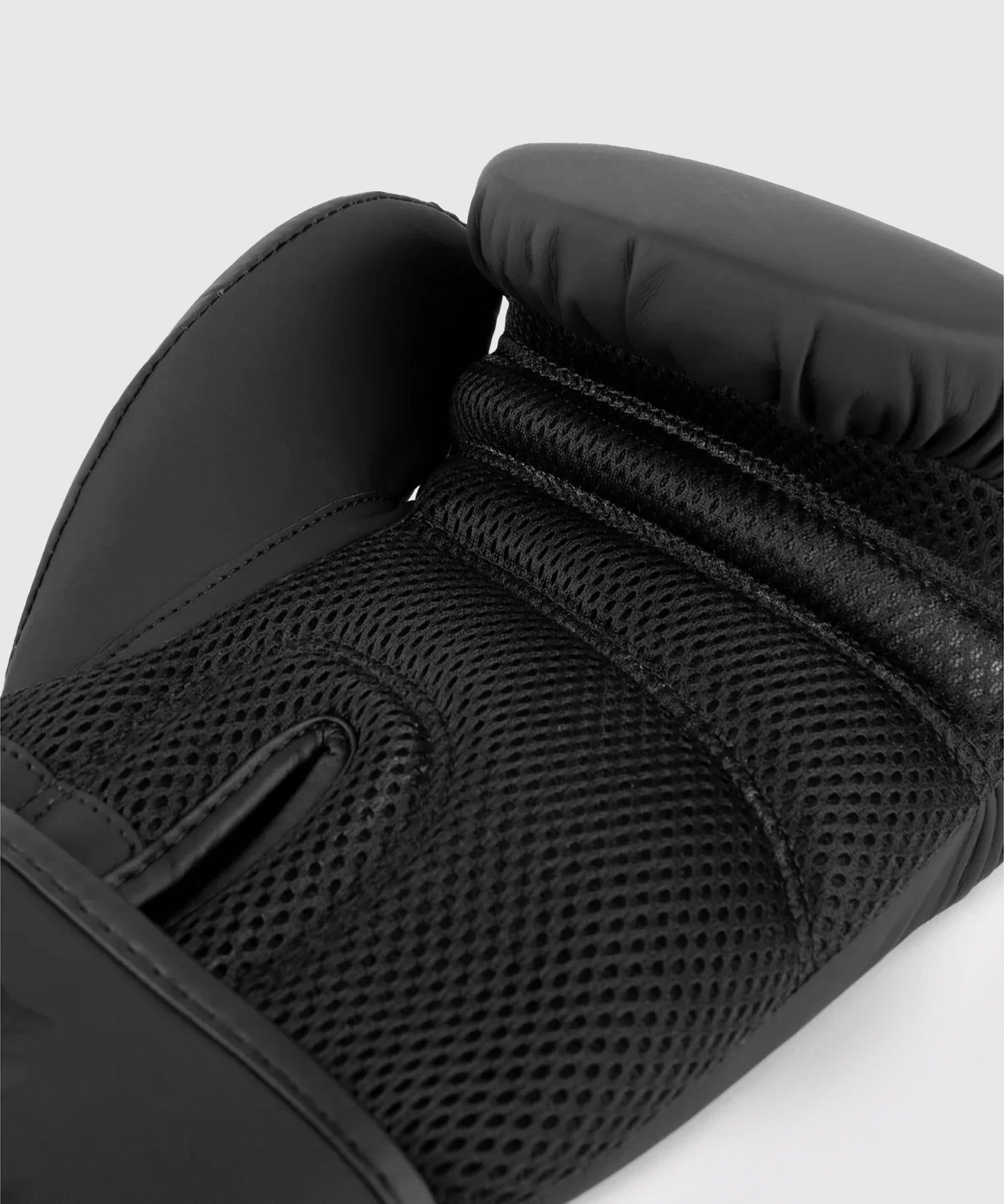 Gants de boxes Venum Classic - Noir/Noir Edition WLMT - product-type_Gants de boxe