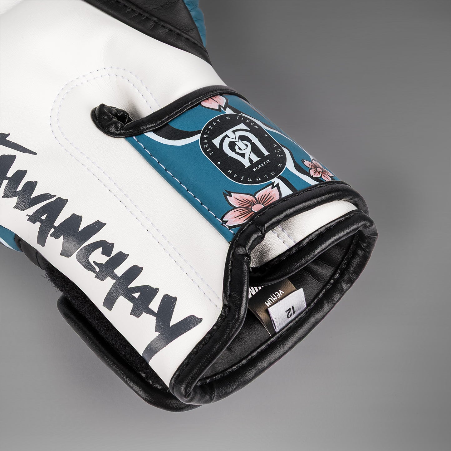 Gants de Boxe Venum x Tawanchay – Bleu/Blanc