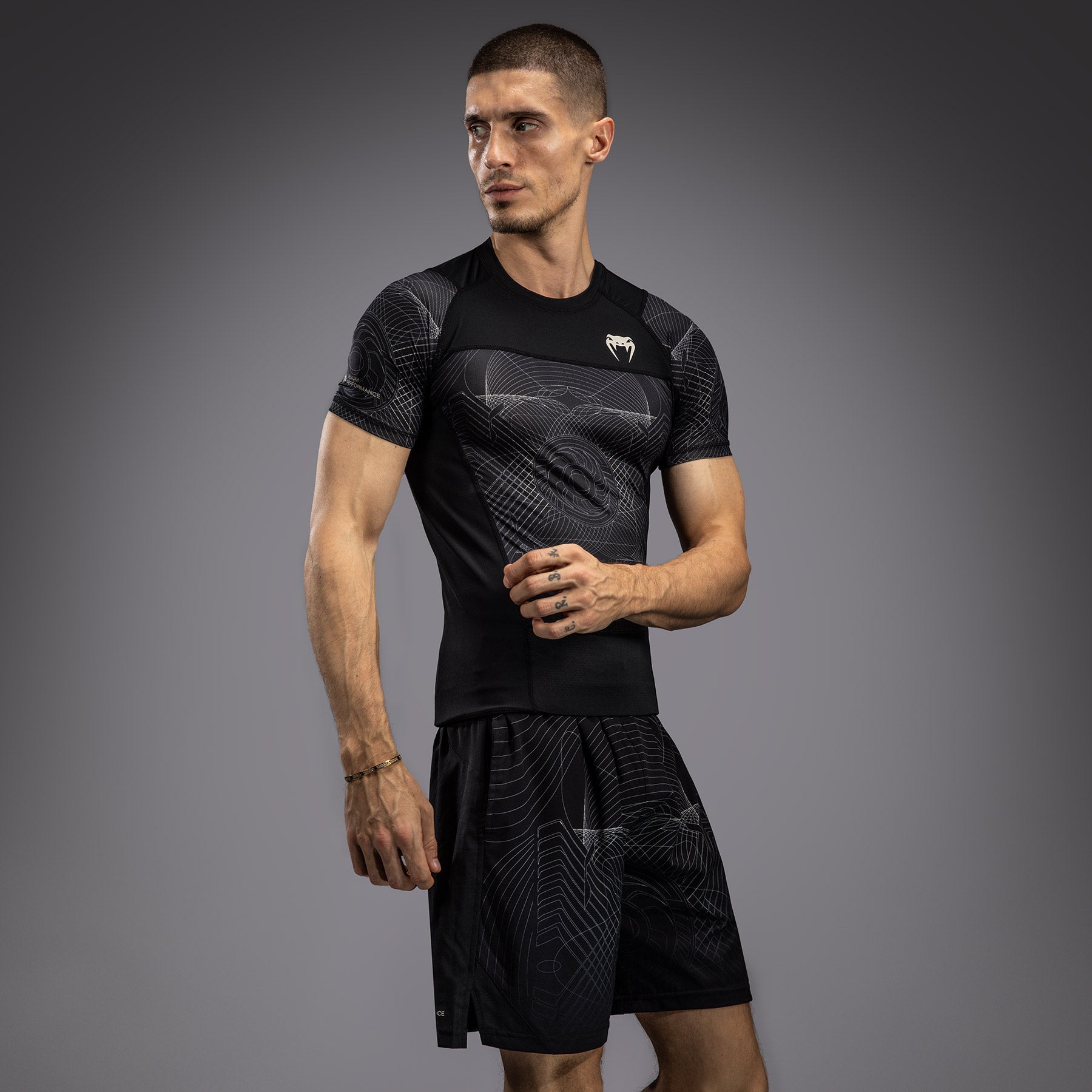 Rashguard à Manches Courtes Venum G-Fit Air pour Hommes - Noir Intense/Sable Désert - product-type_T-Shirts de Compression