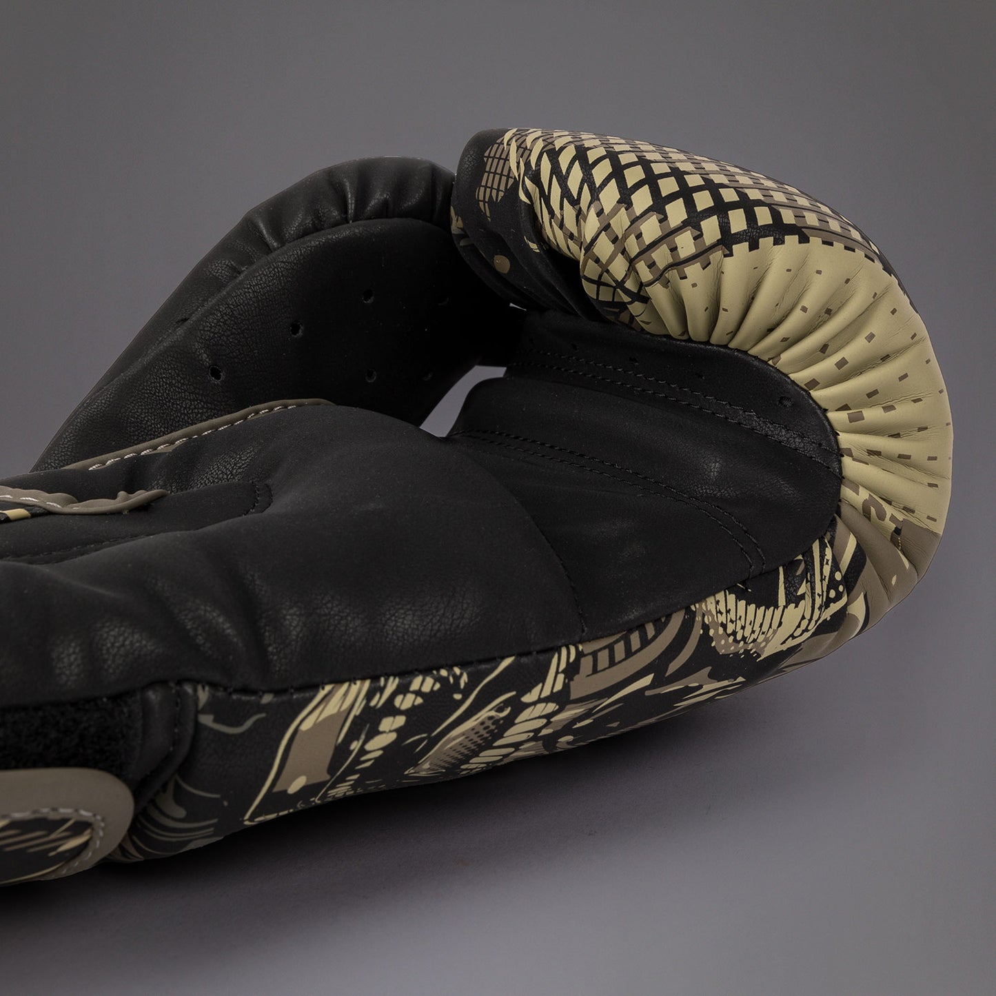 Gants de Boxe Venum Invader - Noir/Sable - product-type_Gants de boxe