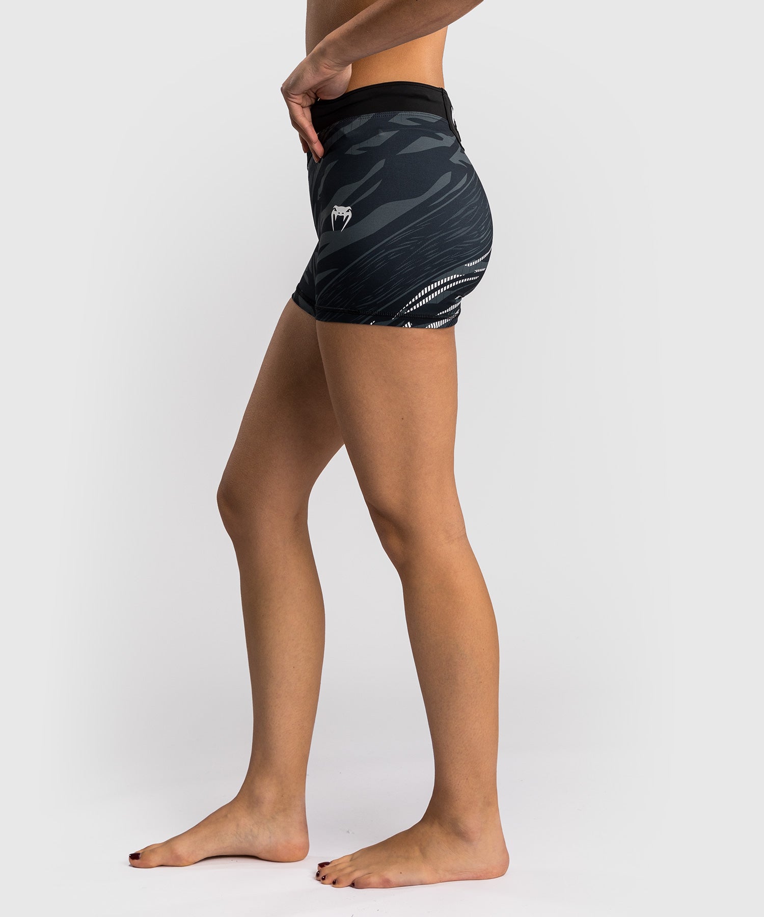 Short de compression pour Femmes UFC Fusion by Venum Authentic Fight Night - Coupe Courte - Noir - product-type_Shorts de compression