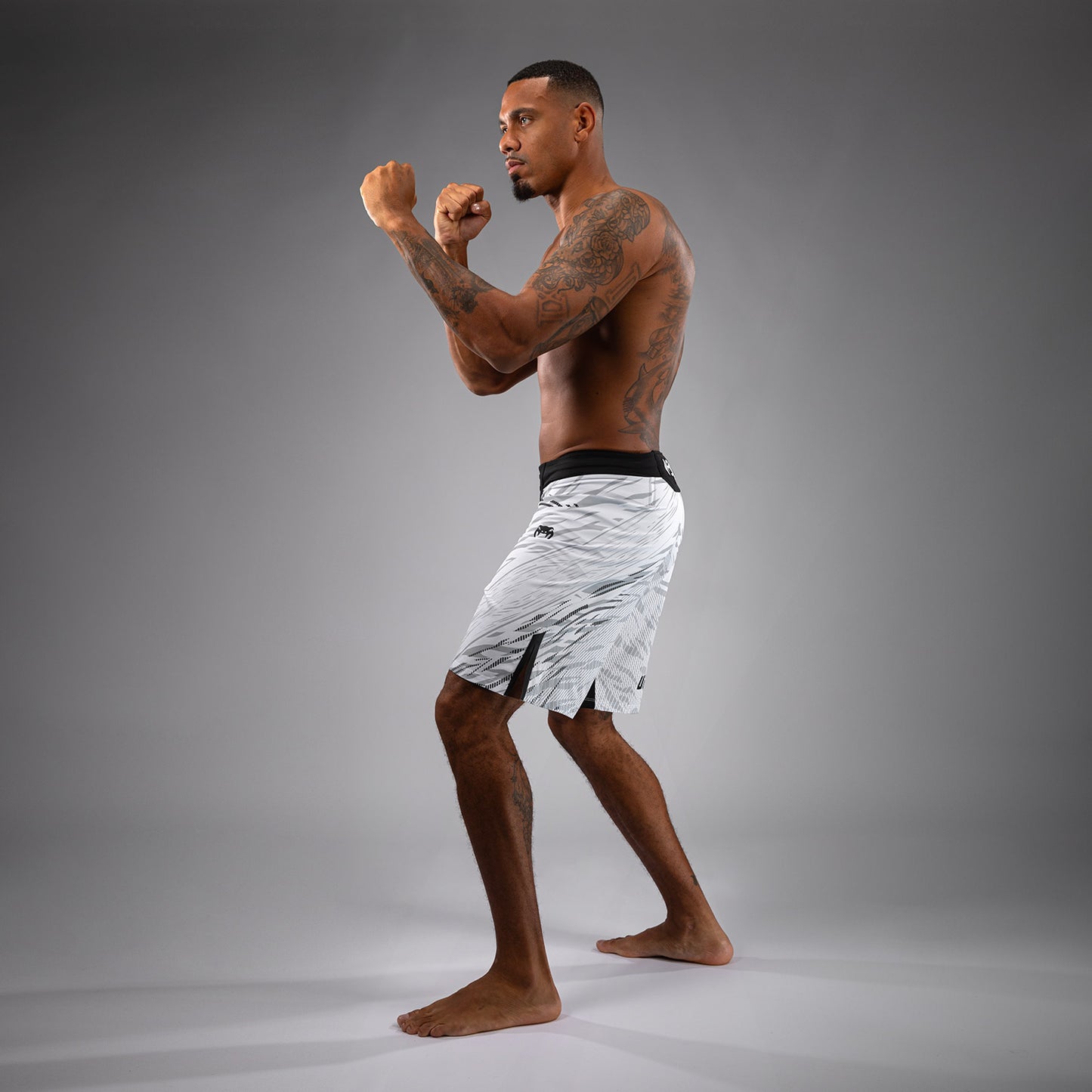 Shorts de Combat pour Hommes UFC Fusion by Venum Authentic Fight Night - Coupe Longue - Blanc - product-type_Shorts de MMA