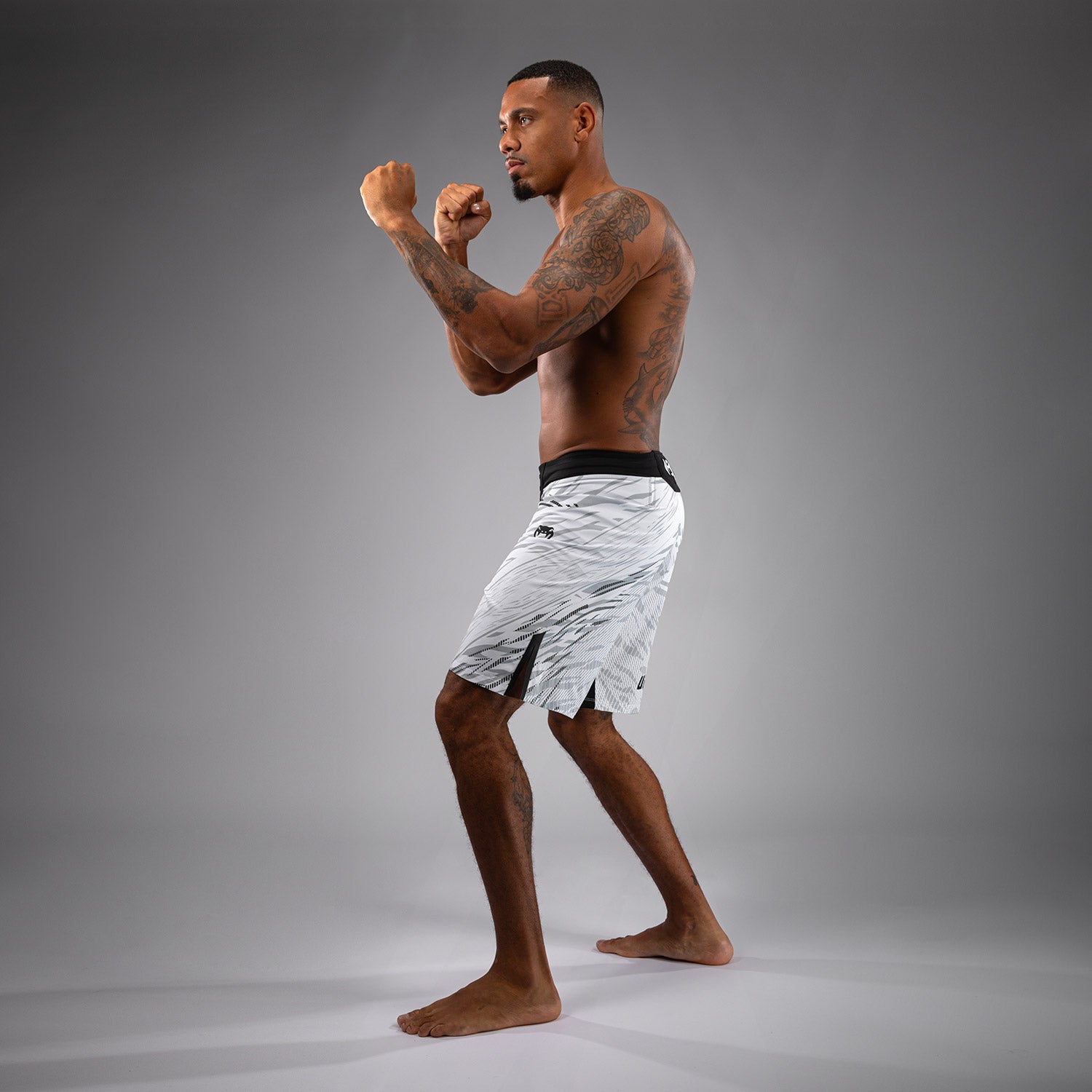 Shorts de Combat pour Hommes UFC Fusion by Venum Authentic Fight Night - Coupe Longue - Blanc - product-type_Shorts de MMA