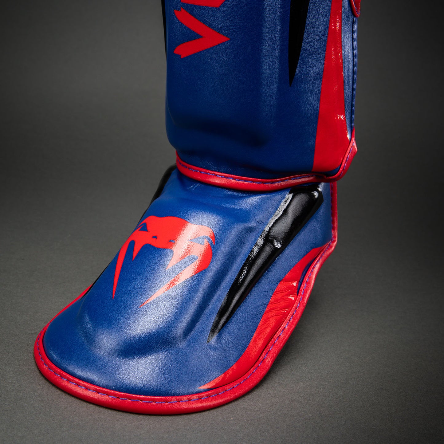 Protège-tibias Venum Elite - Bleu foncé/Rouge