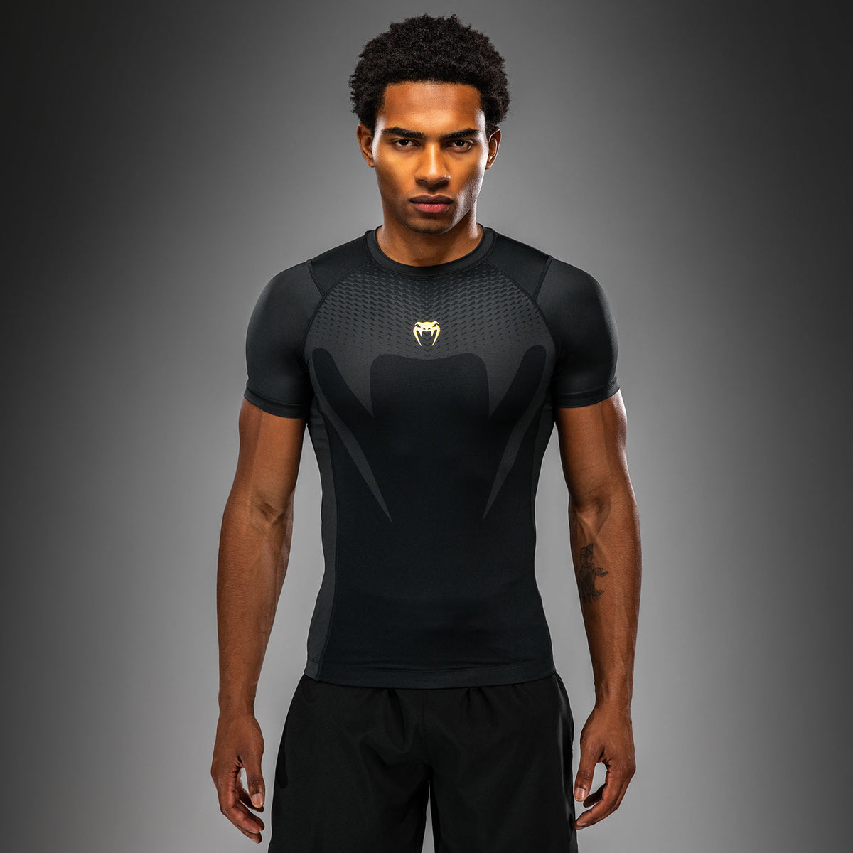 Rashguard manches courtes Venum Attack - Noir/Or