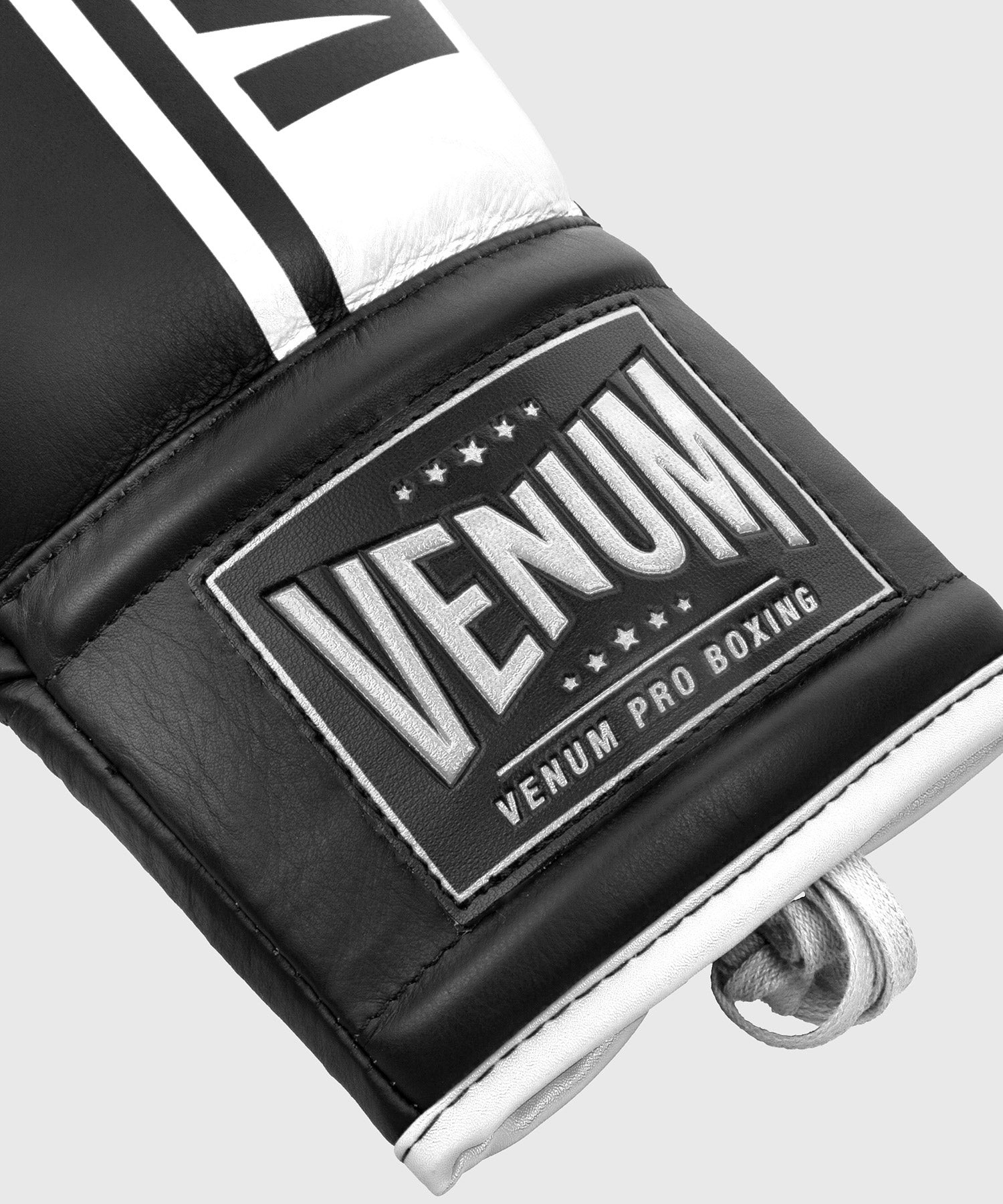 Gants de boxe pro Venum Shield - Avec Lacets - Gants de boxe Pro
