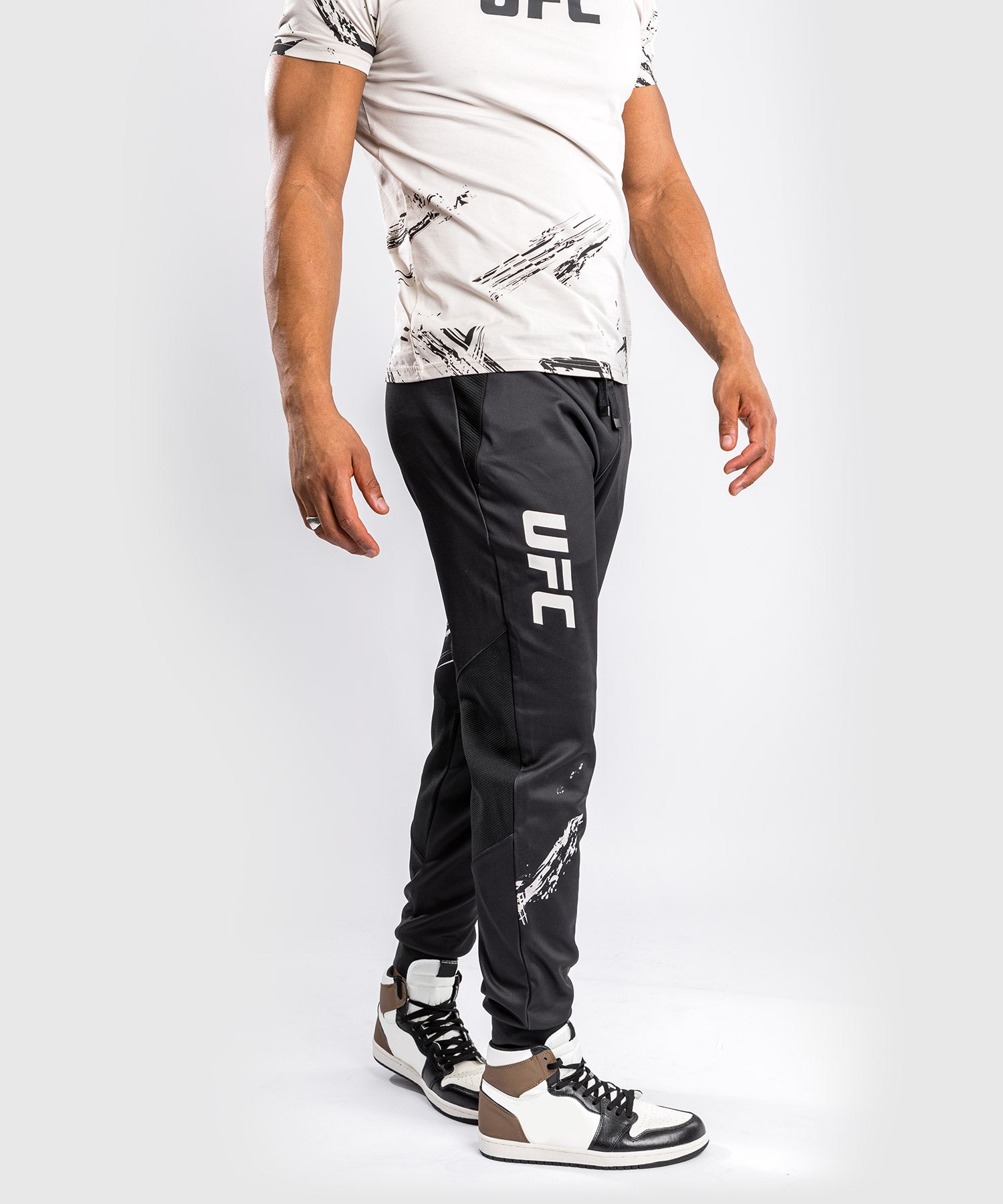 Pantalon de jogging UFC Venum Authentic Fight Week 2.0 - Noir/Sable - product-type_Pantalons de jogging