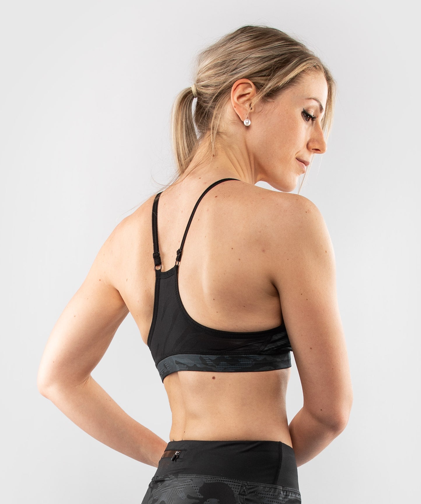 Brassières Venum Defender – pour femmes - Noir/Noir - Brassières