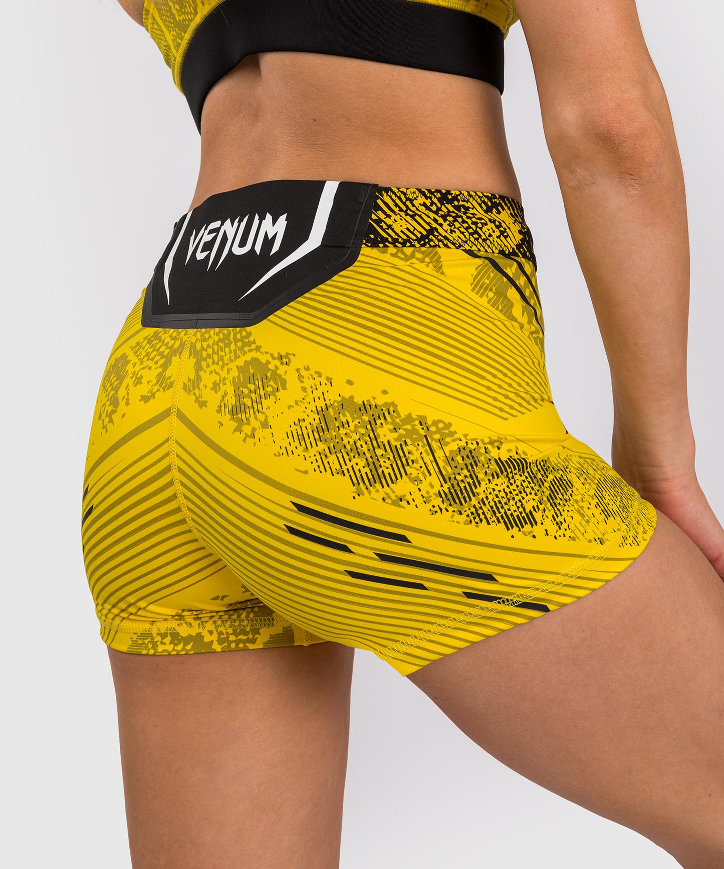 Shorts Vale Tudo Short Fit pour Femmes UFC Adrenaline by Venum Authentic Fight Night - Jaune - product-type_Shorts de compression