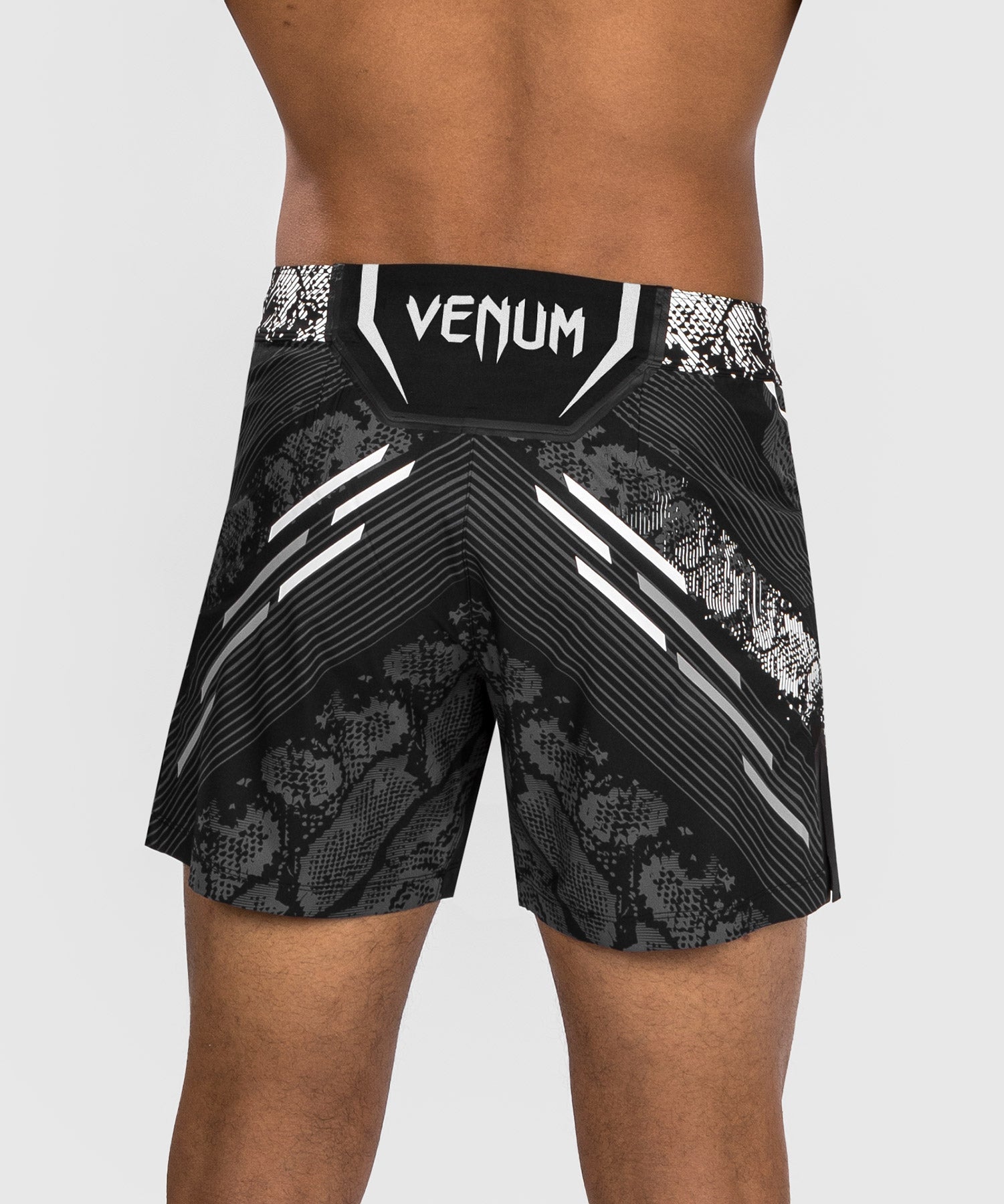 Shorts de combat Coupe longue pour Hommes UFC Adrenaline by Venum Auth –  Venum France
