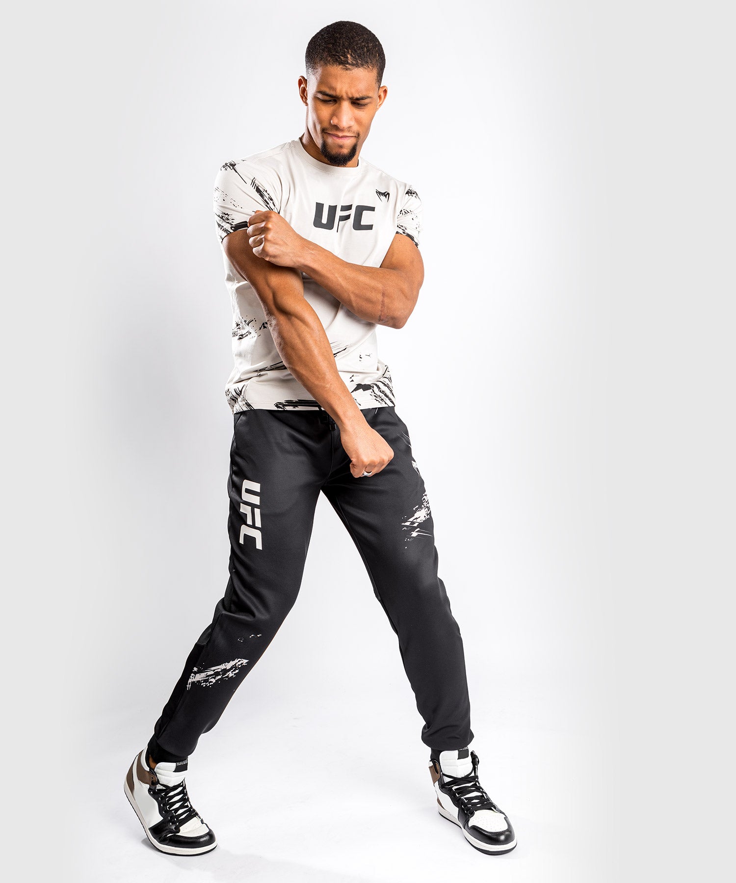 Pantalon de jogging UFC Venum Authentic Fight Week 2.0 - Noir/Sable - product-type_Pantalons de jogging