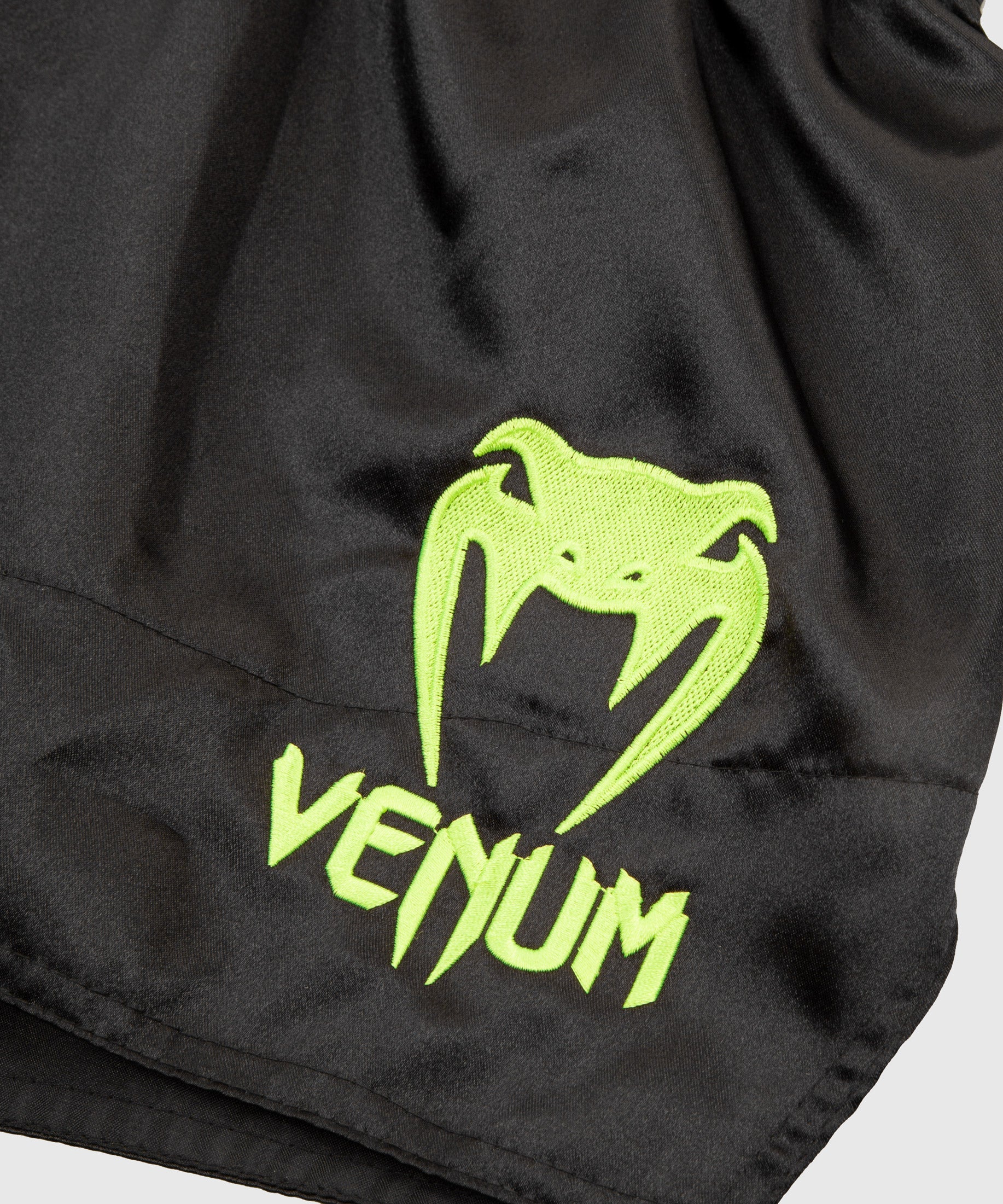 Venum Classic Muay Thai Short - Noir/jaune fluo - product-type_Shorts de Muay Thai
