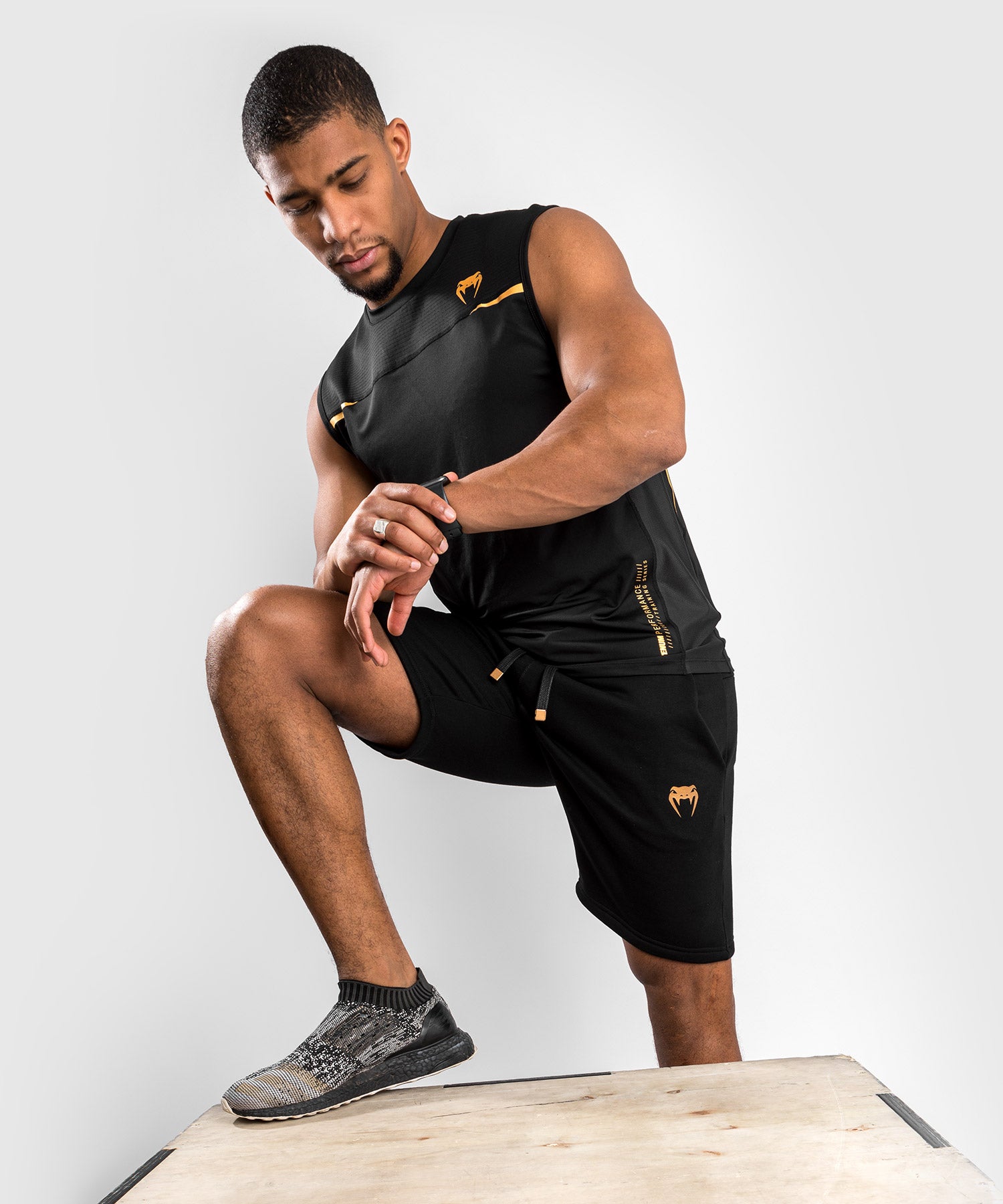 Débardeur Dry Tech Venum Tempest – Noir/Or Venum France