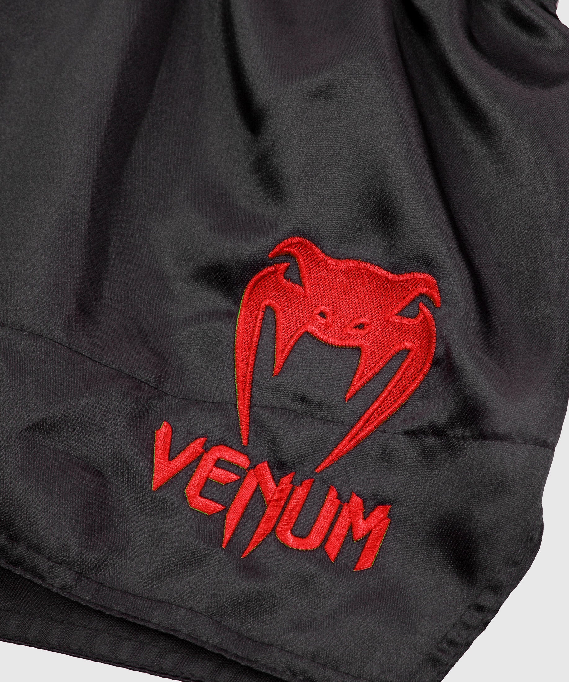 Venum Classic Muay Thai Short - Noir/Rouge - product-type_Shorts de Muay Thai