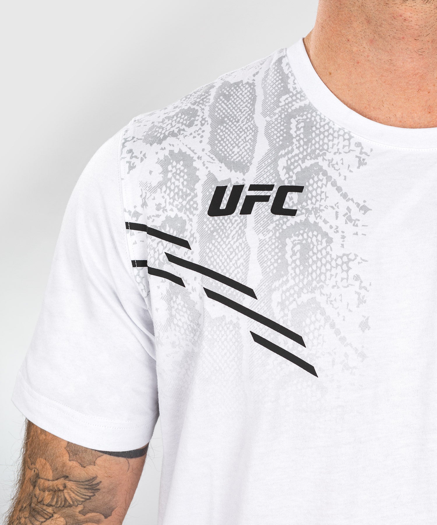 T-shirt Technique Personnalisé pour Hommes UFC Adrenaline by Venum Aut –  Venum France