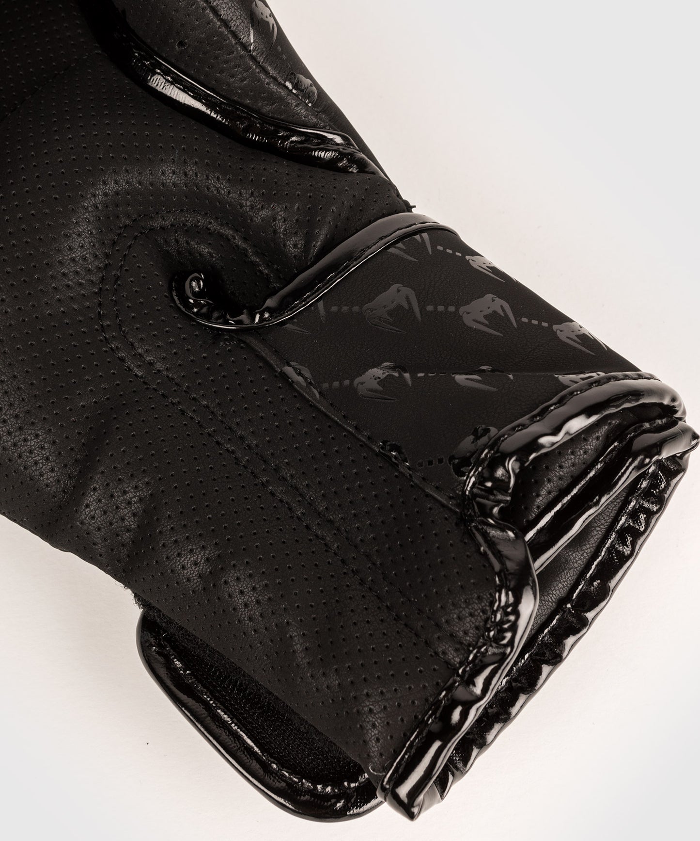 Gants de Boxe Venum Impact Monogram - Noir/ Rose Doré - product-type_Gants de boxe