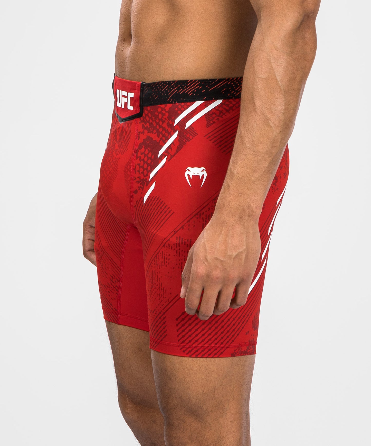 Shorts Vale Tudo pour Hommes UFC Adrenaline by Venum Authentic Fight Night - Rouge - Shorts de compression