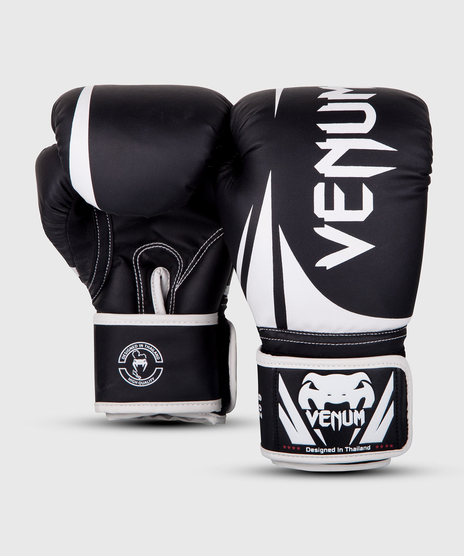 Venum Challenger 2.0 Ensemble d'entraînement MMA, gants dorés, protège-tibias  noirs, gants MMA noirs, couvre