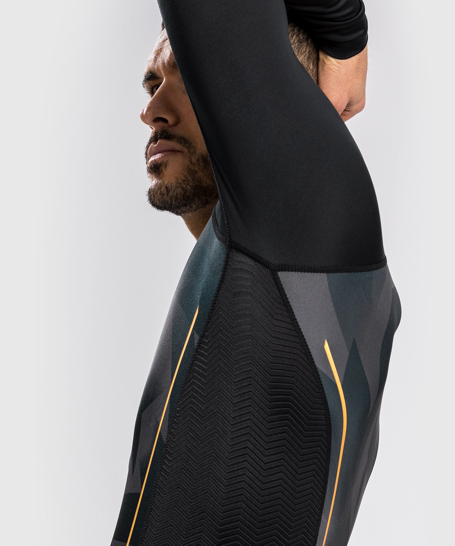 Rashguard Venum Razor - Manches Longues - Noir/Or - product-type_T-Shirts de Compression