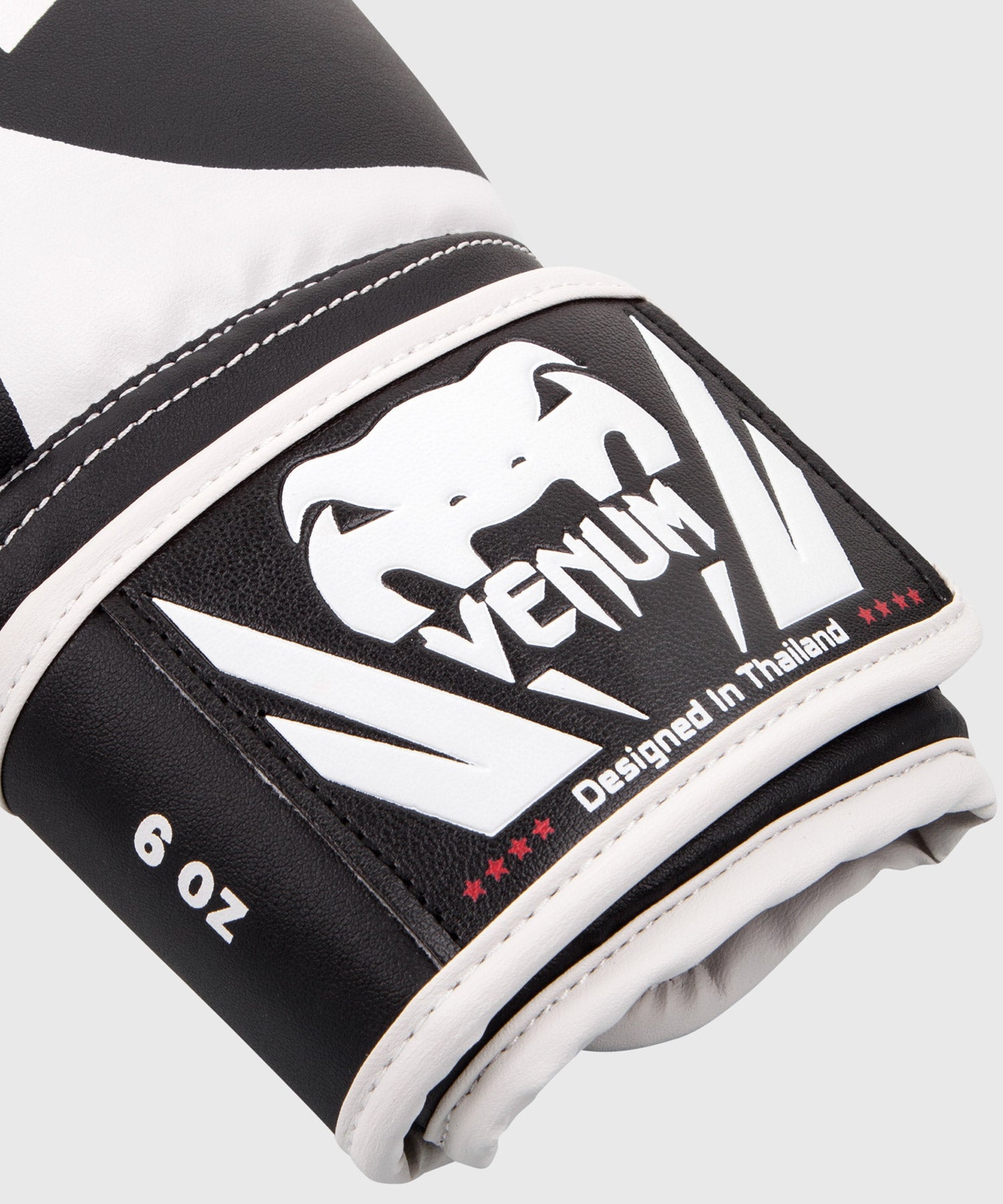 Venum Challenger 2.0 Ensemble d'entraînement MMA, gants dorés, protège-tibias  noirs, gants MMA noirs, couvre